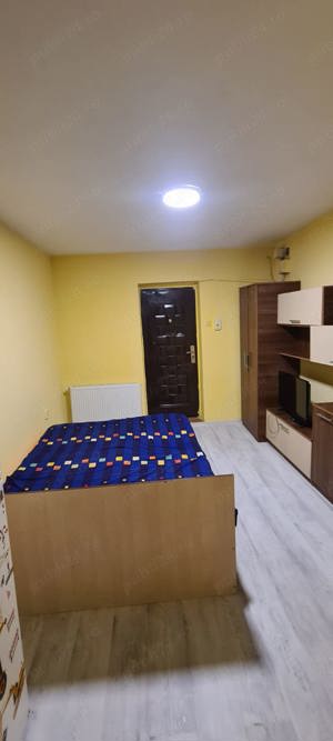 închiriez garsoniera  - imagine 2