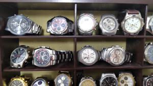 Colectie -1100 de ceasuri de mana functionale - imagine 2