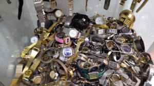 Colectie -1100 de ceasuri de mana functionale - imagine 9