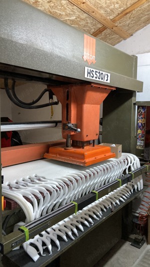 Croitor încălțăminte fac prestari servicii în domeniu 