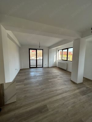 Vând apartament 4 camere, zona Podul de Fier - imagine 3