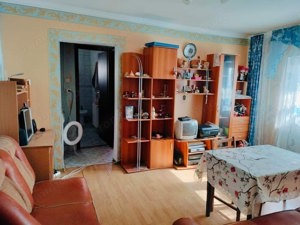 De vanzare 3 camere , etaj 2 , are 2 balcoane , mobilat , 46500 euro - imagine 2