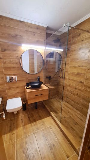 Proprietar inchiriez ultracentral decomandat si renovat  - imagine 5