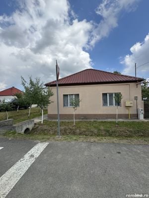 Casa individuală de vânzare in Ghiroda- vatra satului.