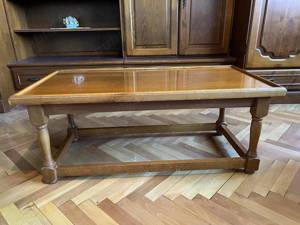 Vând măsuță, dimensiuni 100x50x40cm