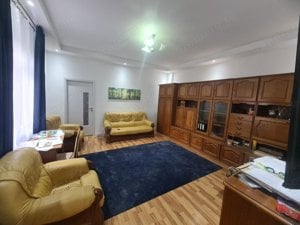 3 cam RENOVAT loc parcare centrala proprie cladire istorica Sinaia - imagine 4