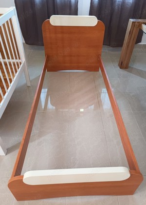 Pat din lemn de cires