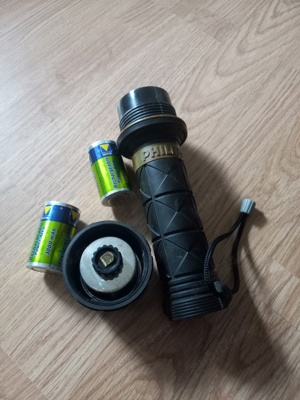 PHILIPS LANTERNA MADE IN THAILANDA  PERFECT FUNCTIONALA  - imagine 6