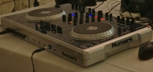 Vând consola dj Numark N4 