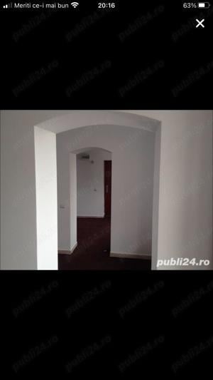 Închiriez apartament in vilă 