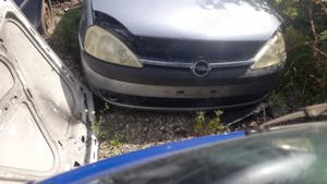 Dezmembrez opel corsa  - imagine 2
