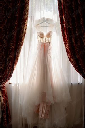 Vând rochie de mireasa model deosebit din Franța. - imagine 7