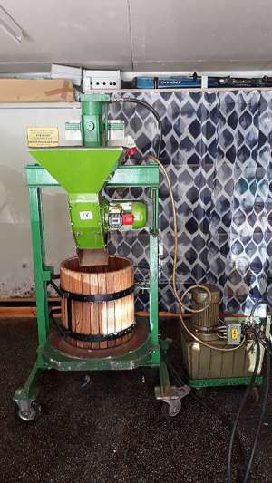 Vând Presă cu tocătoare,  de Struguri,Mere,Fructe  - imagine 4