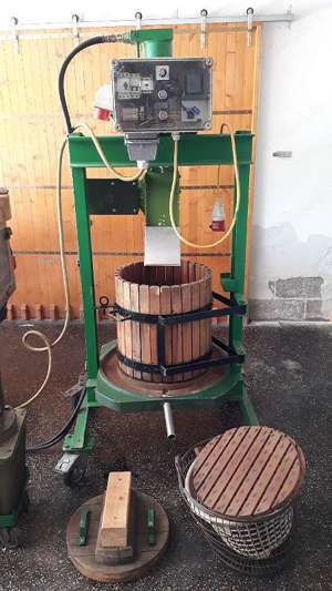 Vând Presă cu tocătoare,  de Struguri,Mere,Fructe  - imagine 2