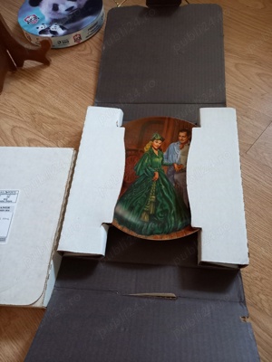 PE ARIPILE VÂNTULUI,FARFURIE PICTATĂ PORTELAN UNICAT CANADA,SUPORT FIX SAU PERETE - imagine 3