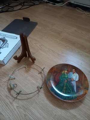 PE ARIPILE VÂNTULUI,FARFURIE PICTATĂ PORTELAN UNICAT CANADA,SUPORT FIX SAU PERETE - imagine 4