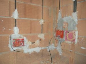 Electrician autorizat ANRE-Execut instalații electrice si interventii - imagine 3