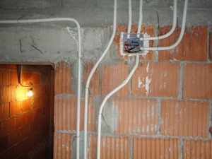 Electrician autorizat ANRE-Execut instalații electrice si interventii - imagine 4