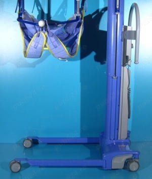 Macara pentru ridicarea si transportul pacientilor Arjo Maxi Move