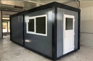 vand containere pe structură metalică 