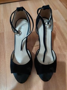 Sandale negre, catifea