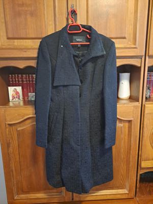 Vand palton Nissa din brocart negru