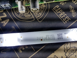 bareta led jhd315h1h91-txl1b1+2022082301+ll-hxlb22075 de pe tv Hisense  32a4k - imagine 7