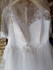 Vând rochie de mireasă .