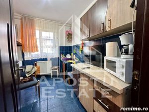 Apartament cu 3 camere, centrala proprie, zona Sagului - imagine 4