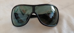 Vând ochelari de soare de damă.