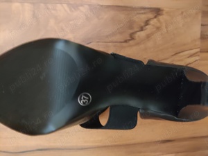 Vând pantofi din piele naturală ,noi, mărimea 37