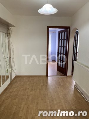 Apartament decomandat 3 camere parter pivnita 60 mpu in Vasile Aaron - imagine 8