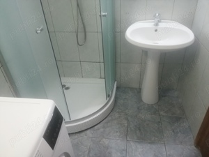 Închiriez garsoniera 