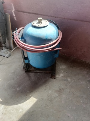 Vînd butoi de herbecidat pentru mono cultor de 50 litri în stare foarte bună nu - imagine 2