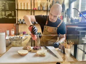 Bucătar pentru sandwich bar in Baneasa 4500-7000 lei net