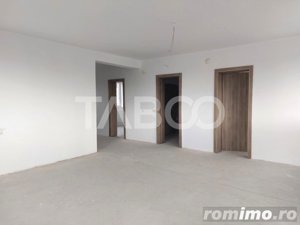 Apartament spatios bloc nou 3 camere  96 mp zona linistita in Cisnadie - imagine 8