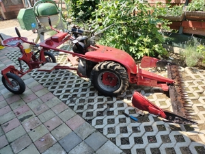 Vând cositoare motor pe benzina pentru teren an panta.