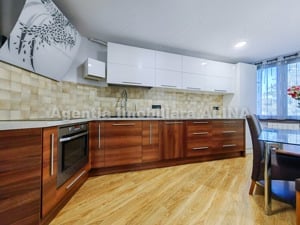 Apartament LA CHEIE, cu 3 camere in Deva, zona Carpati, 78mp, etaj 4.