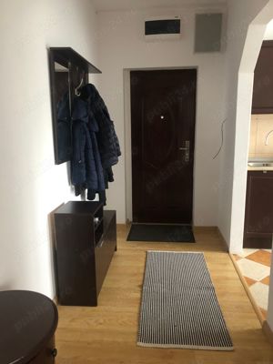 Dau în chirie apartament 3 camere 400 