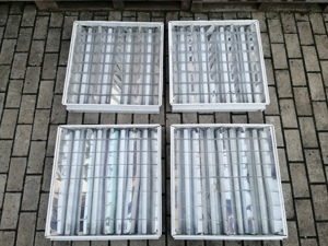 Lampi 4 Corpuri de neoane incastrate in tavan cu 16 neoane functionale incluse