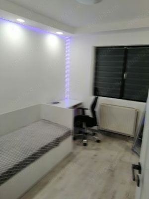 Apartament cu trei camere în micro 5  - imagine 4