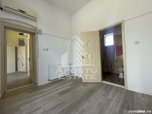 Apartament spatios patru camere central - imagine 3