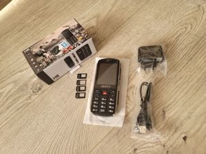 Telefon 4 (PATRU) cartele SIM , Servo H8