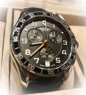 Victorinox Swissarmy wrist watch - imagine 3