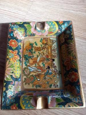 PORTELAN SCRUMIERA Originala asiatica,decorata cu 2 maiden in curtea imperiala,inconjurate de flori - imagine 4