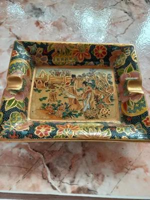 PORTELAN SCRUMIERA Originala asiatica,decorata cu 2 maiden in curtea imperiala,inconjurate de flori - imagine 8