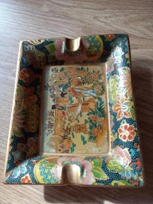 PORTELAN SCRUMIERA Originala asiatica,decorata cu 2 maiden in curtea imperiala,inconjurate de flori - imagine 3