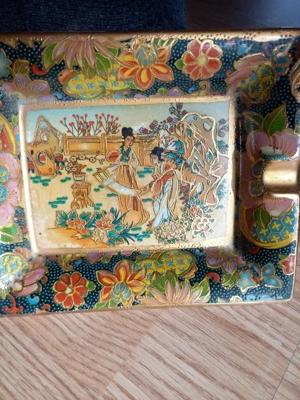 PORTELAN SCRUMIERA Originala asiatica,decorata cu 2 maiden in curtea imperiala,inconjurate de flori - imagine 7