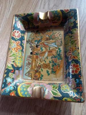 PORTELAN SCRUMIERA Originala asiatica,decorata cu 2 maiden in curtea imperiala,inconjurate de flori - imagine 6