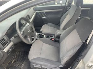 Dezmembrez Opel vcetra C  - imagine 3